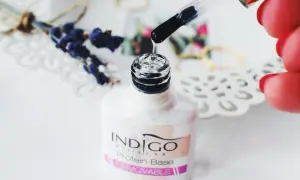 Aplikacja Protein Base Indigo Nails, klucz do pięknego i trwałego manicure proteinowego.