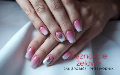 Dłonie z paznokciami w stylu ombre, z różowym gradientem i błyszczącymi serduszkami. Idealne uzupełnienie hybrydy.