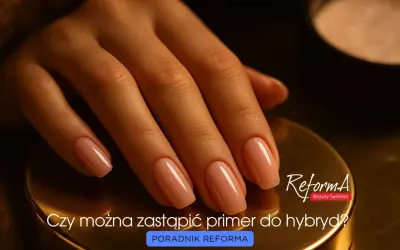 Dłoń z idealnym manicure hybrydowym. Czy można zastąpić primer do paznokci? Poradnik Reforma.